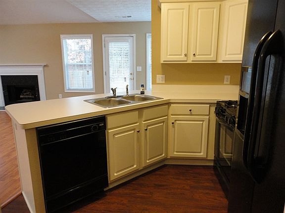 4th image of 765 Chatham Park Dr