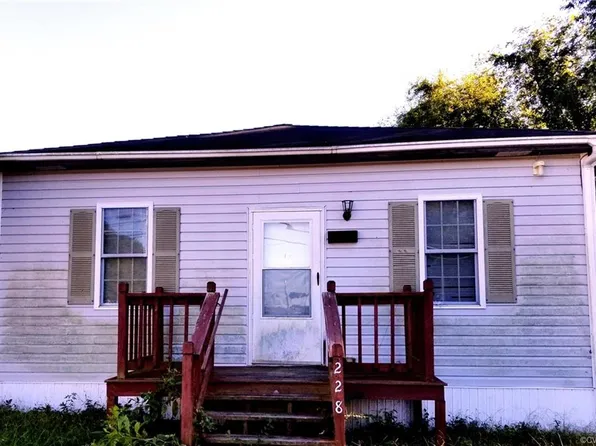 228 Mercury St, Petersburg, VA 23803