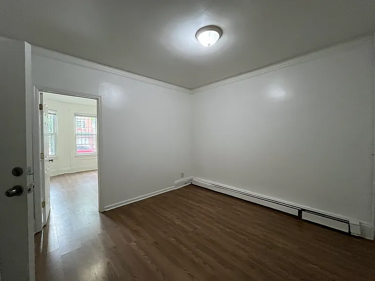 31 Van Nostrand Ave — Photo 7