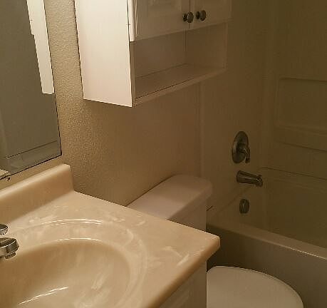 4th image of 3222 Edgewood Dr APT C
