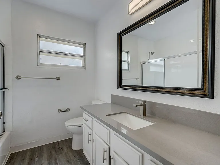 3537 Clarington Ave — Photo 37