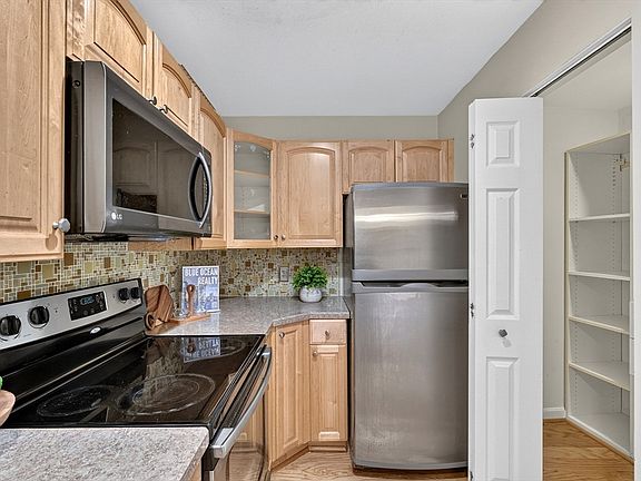 4th image of 269 Cambridge Rd APT 608