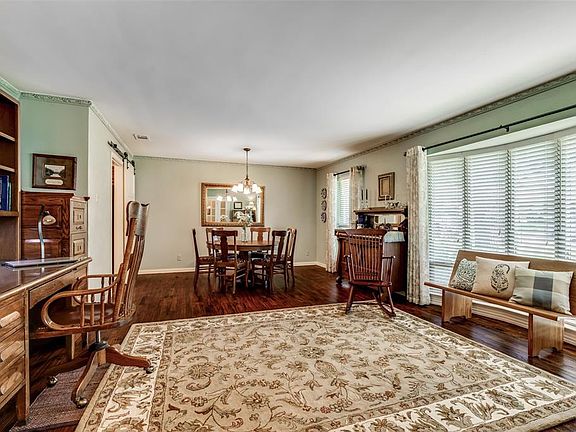 5th image of 1936 Chesham Dr