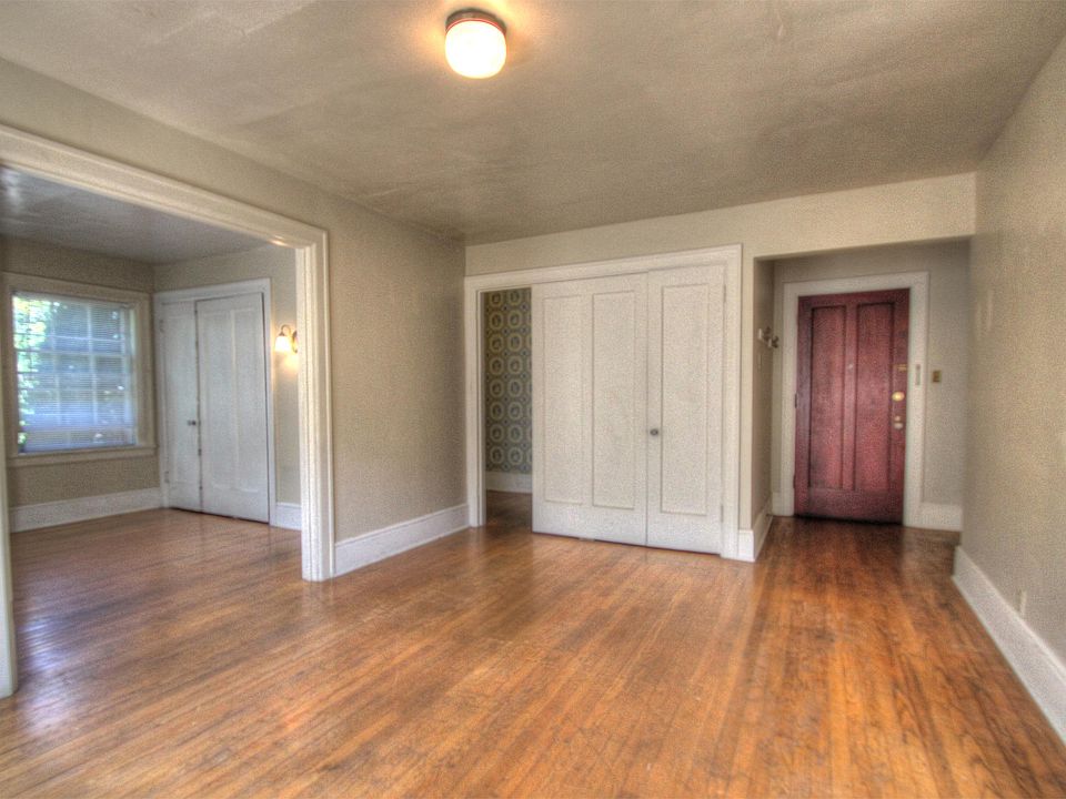 1st image of 439 University Ave #32