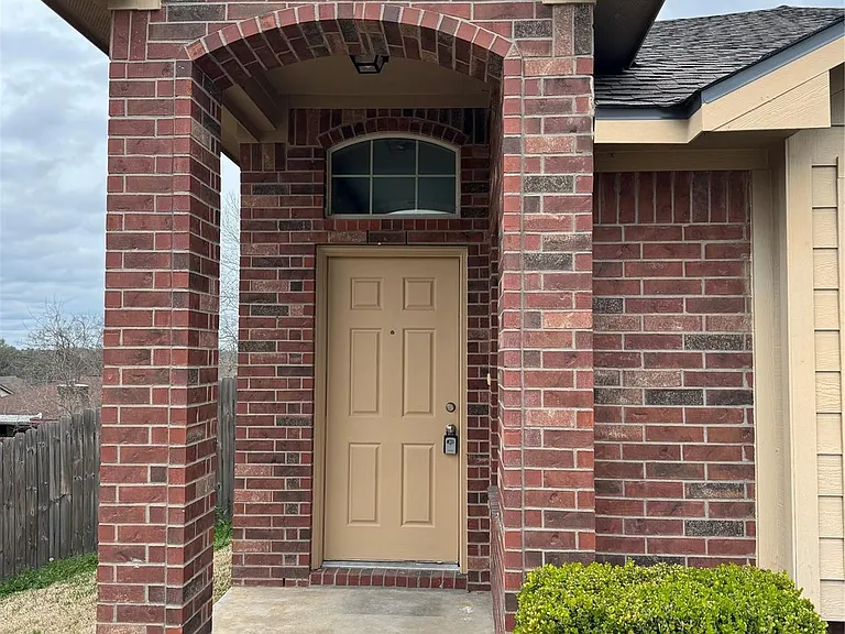 13196 Miller Ln — Photo 2