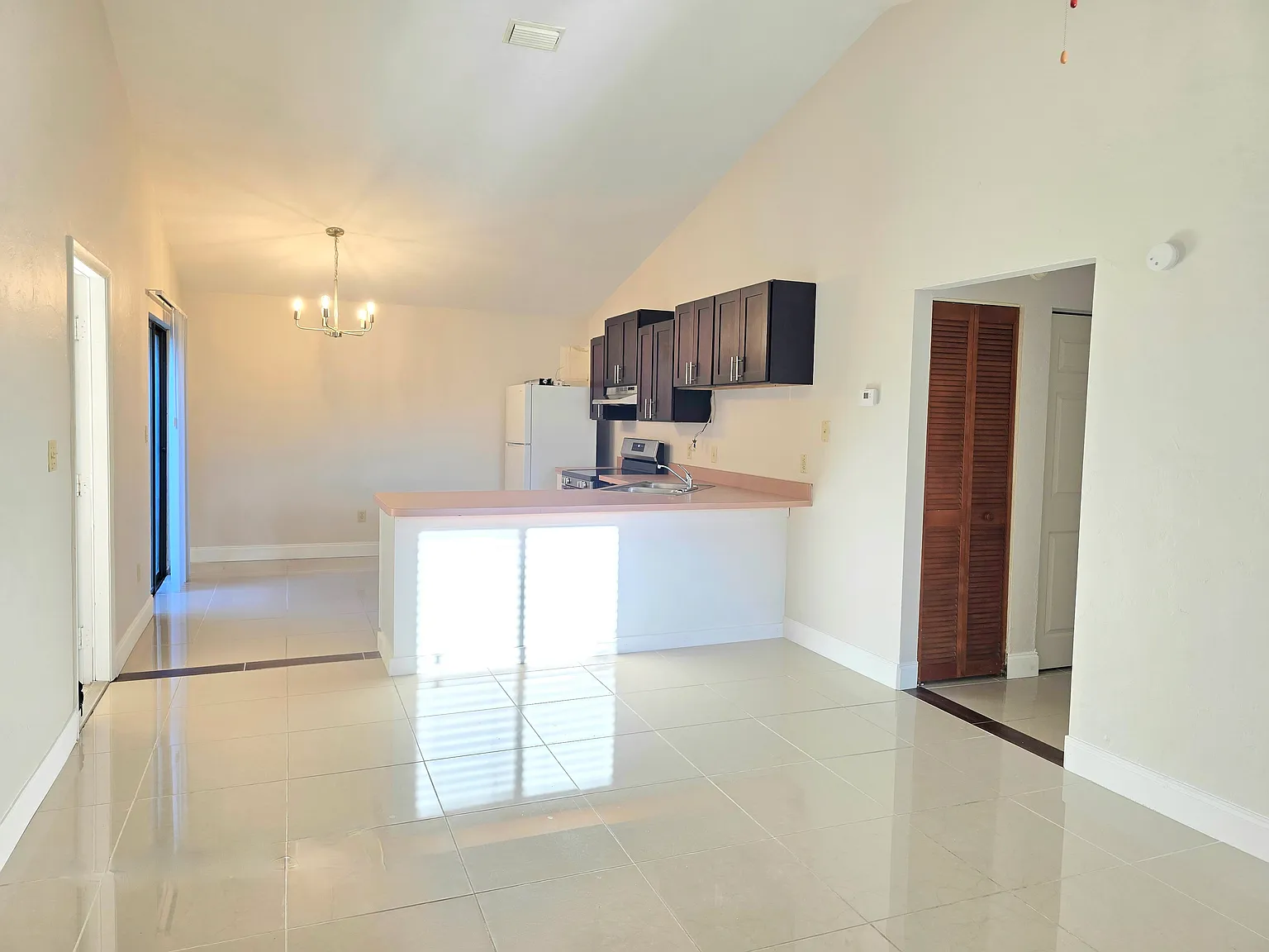 2 bed, 1000 sqft, $1,500 — Photo 1