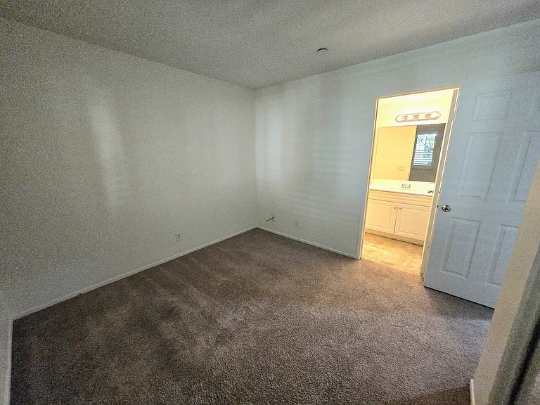 6372 Tivoli Ln — Photo 4