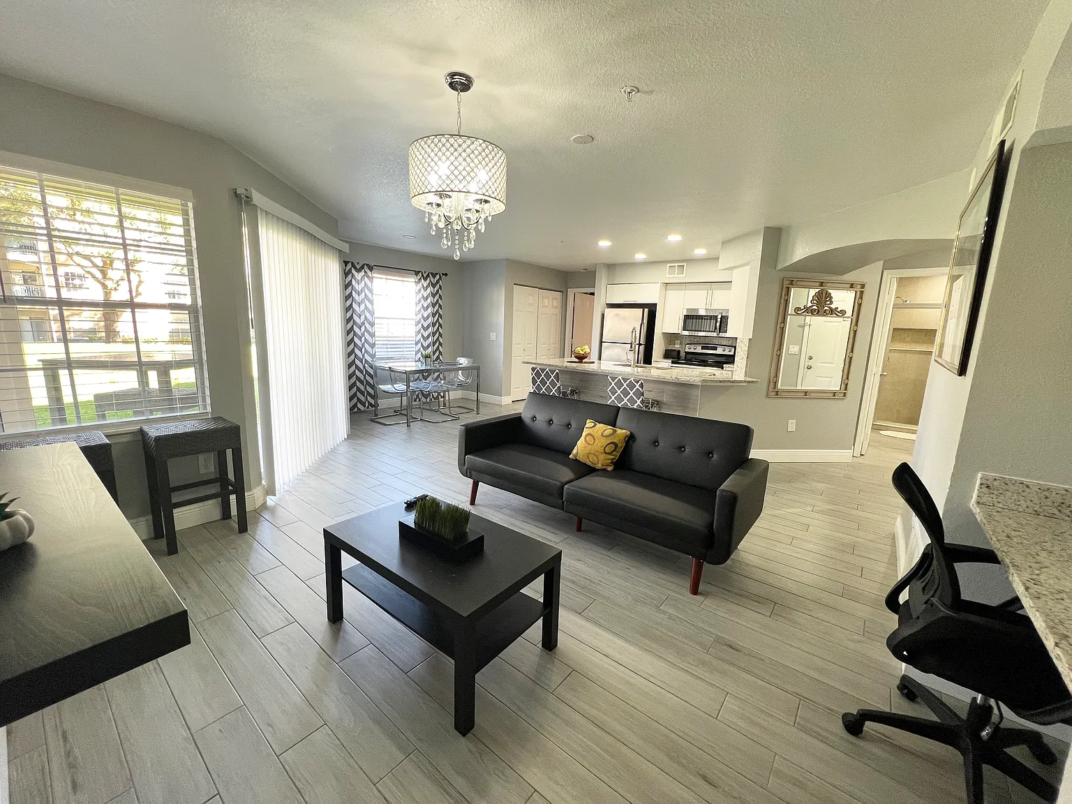 1 bed, 842 sqft, $2,500 — Photo 2