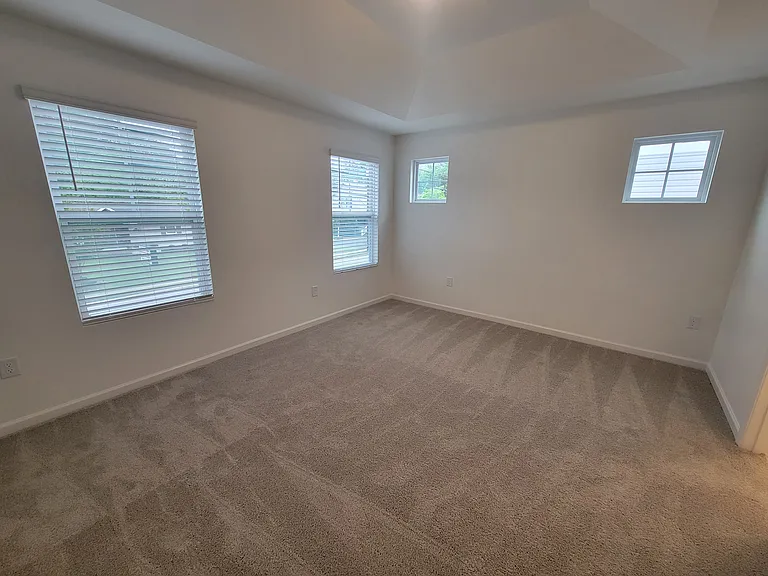 102 E Franklin St — Photo 15