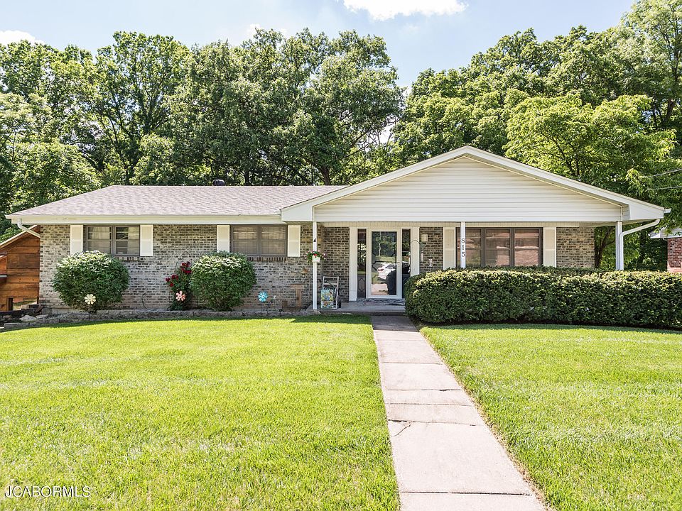 1st image of 815 Dean Dr