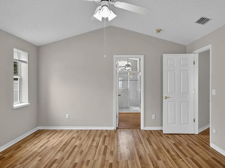 77 Folcroft Ln — Photo 34