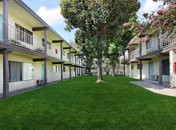 3rd image of 3108 Vineland Ave APT 214