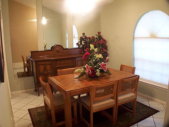 Another view of the dining room.