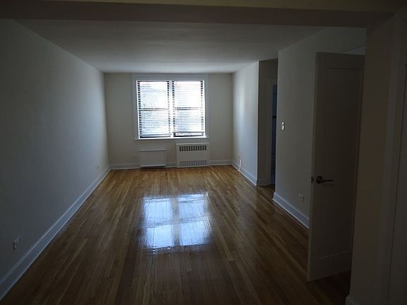 3rd image of 14210 Hoover Ave APT 115