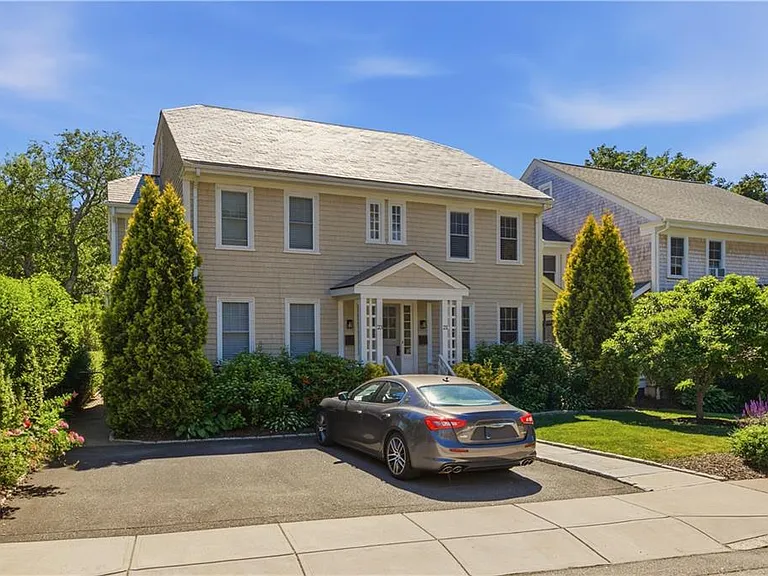 21 Pell St — Photo 1