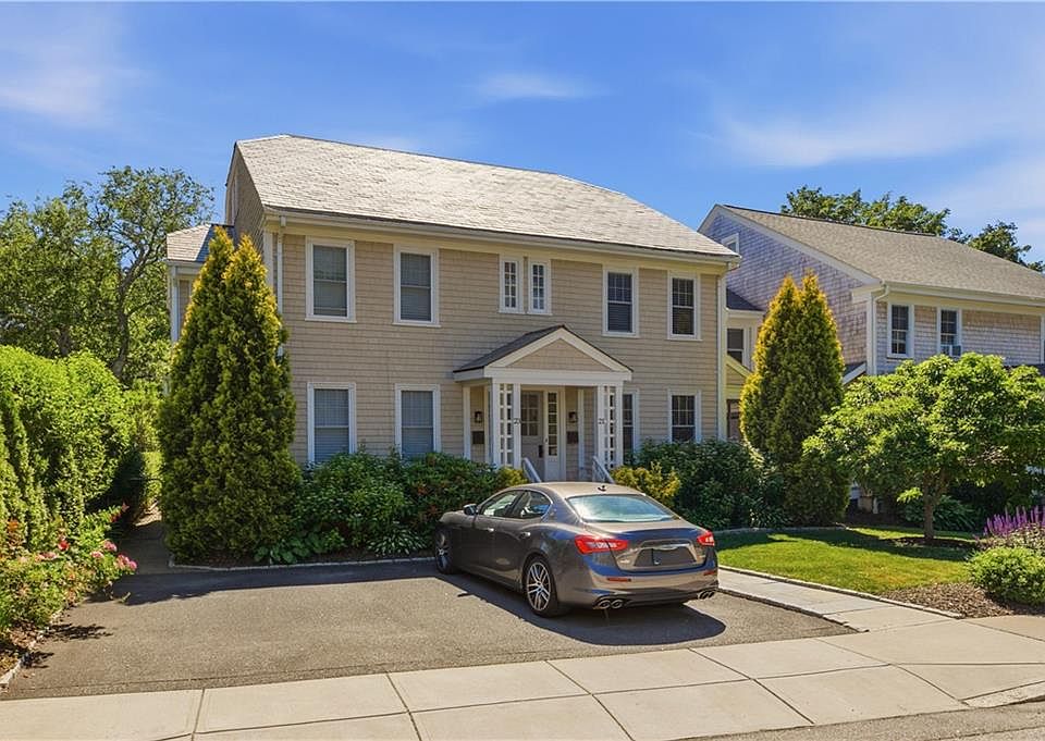 1st image of 21 Pell St