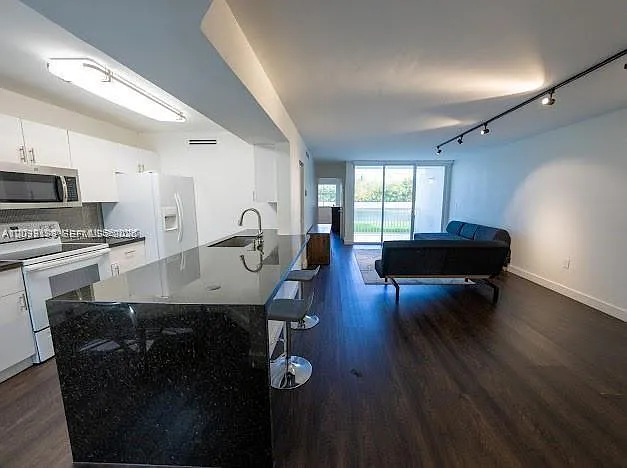 The Greens At Doral Condo — Photo 3