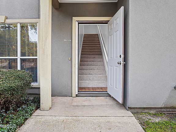 3rd image of 310 Holcomb Blvd #128