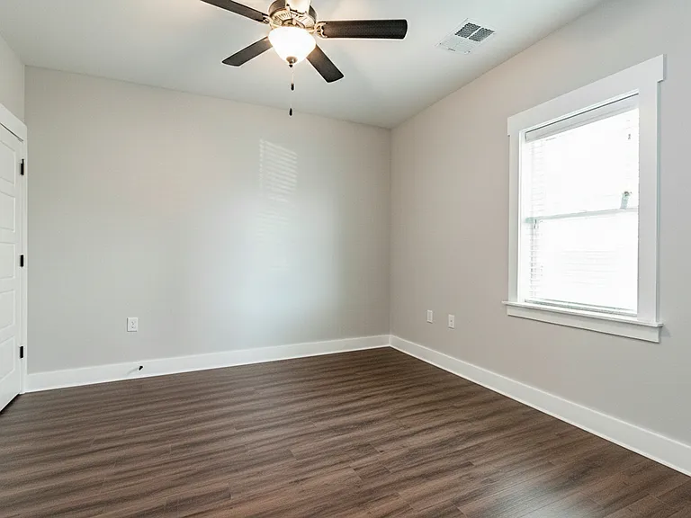 803 N O'Neil Street — Photo 5