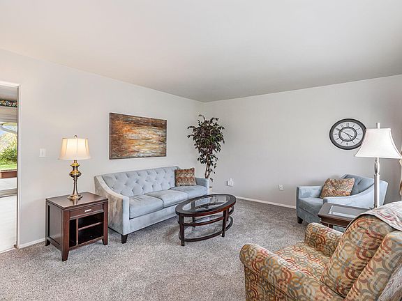 5th image of 791 Kingston Dr