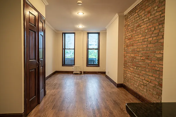 Rented by Metropolitan Equities | media 2