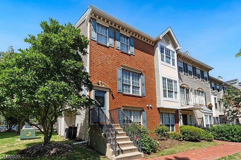1st image of 25 Holly St