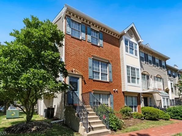 25 Holly St, Jersey City, NJ 07305