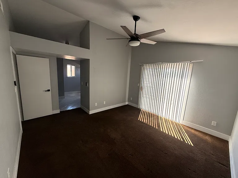 907 Elm St — Photo 33