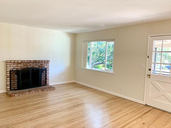 4th image of 1159 Crestline Dr