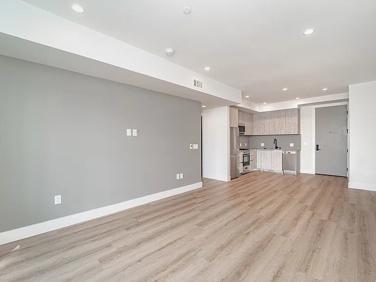 2828 London St #304 — Photo 3