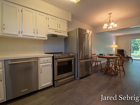 4th image of 7527 Pinegrove Dr