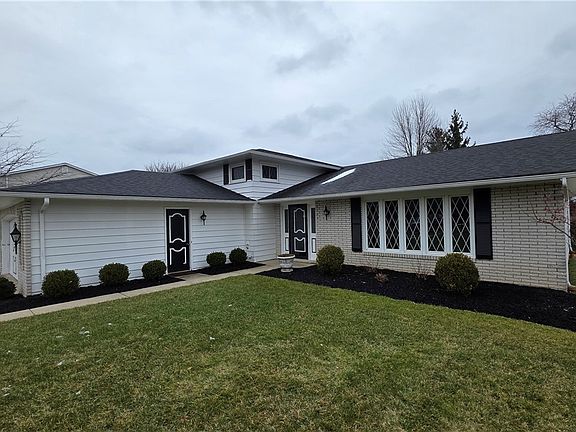 2nd image of 3225 Helen Dr