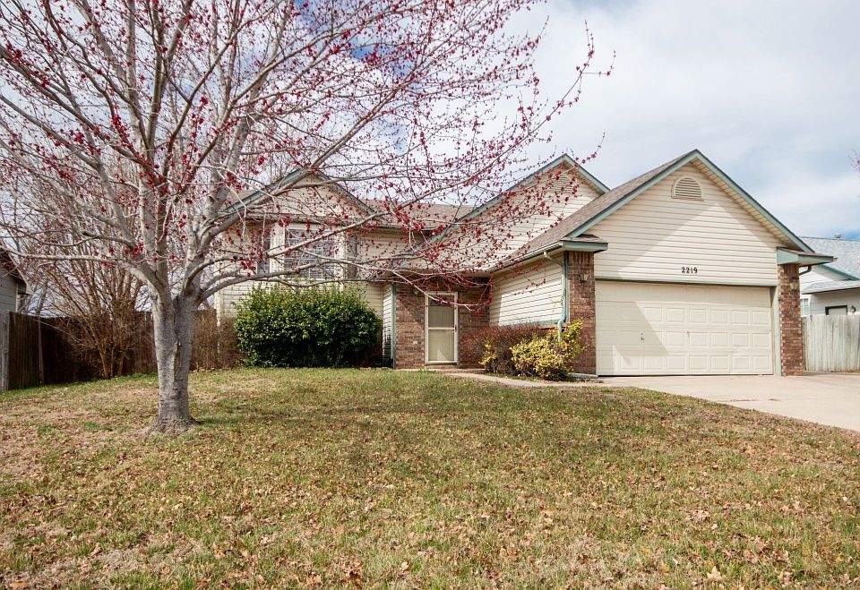 1st image of 2219 N Horseshoe Cir