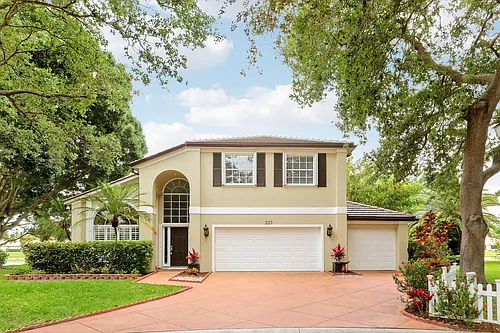 227 Skylark Point Photo 1