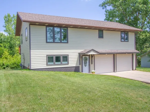 1610 Neil Dr, Pella, IA 50219