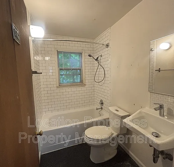 326 E 19th St — Photo 11