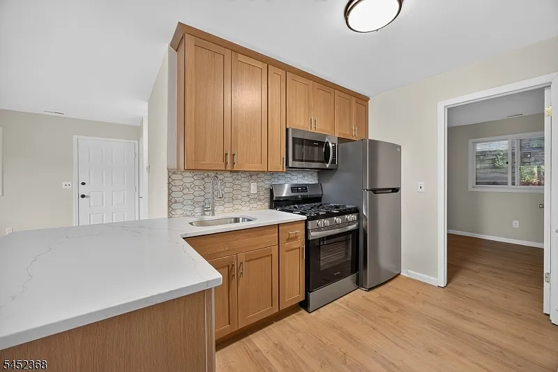 2 bed, 1.0 bath, $2,200 — Photo 1