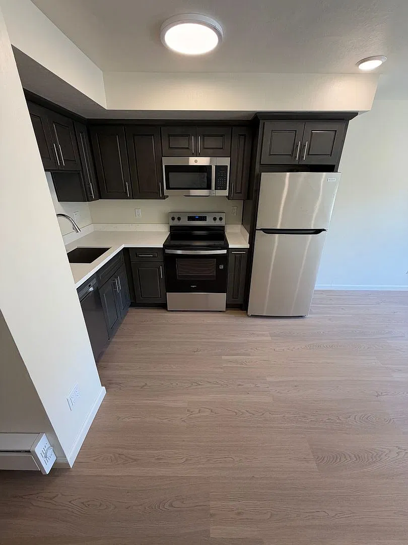1675 Green St — Photo 2