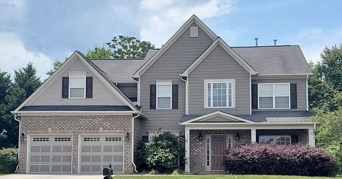 2nd image of 1003 Woodmore Ln