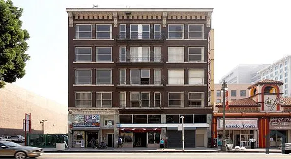 242 S Broadway — Photo 2