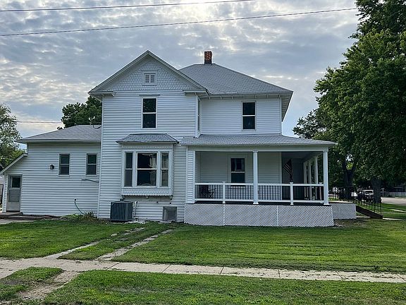 5th image of 1004 W 5th St