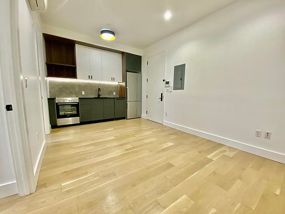 5th image of 54 Troutman St