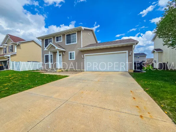 425 SE Waco Pl, Waukee, IA 50263