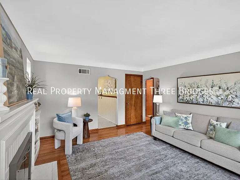 130 S Barat Ave — Photo 5
