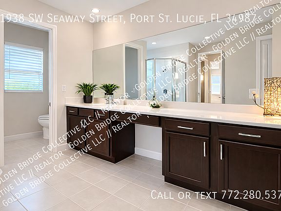 3rd image of 11938 SW Seaway St