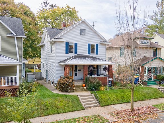 3rd image of 736 Hawthorne St NE