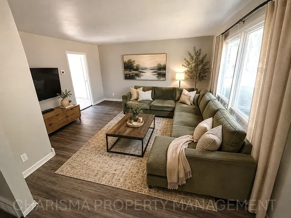 913 E Pam Rd, Sioux Falls, SD 57105
