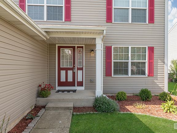 Nice Curb Appeal to Welcome You In...