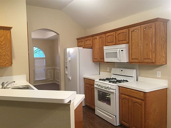 5th image of 717 Flagstone Way