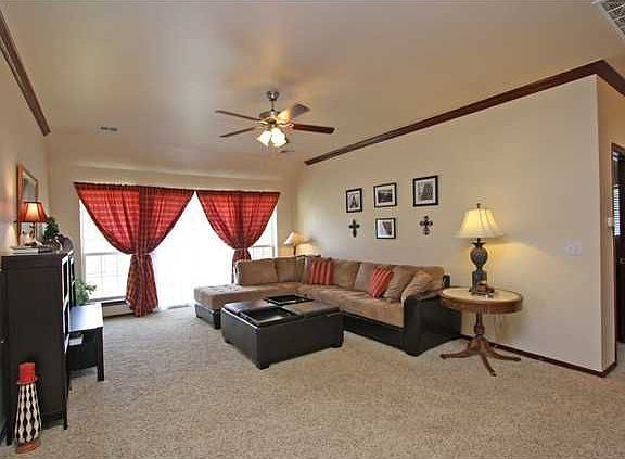 2nd image of 923 Saint James Ct